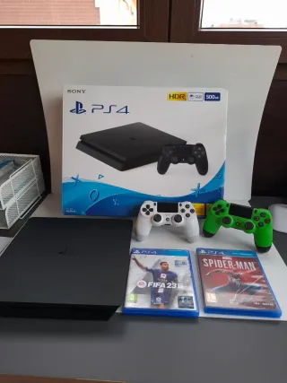 PS4 Slim Negra + 2 Mandos + Juegos
