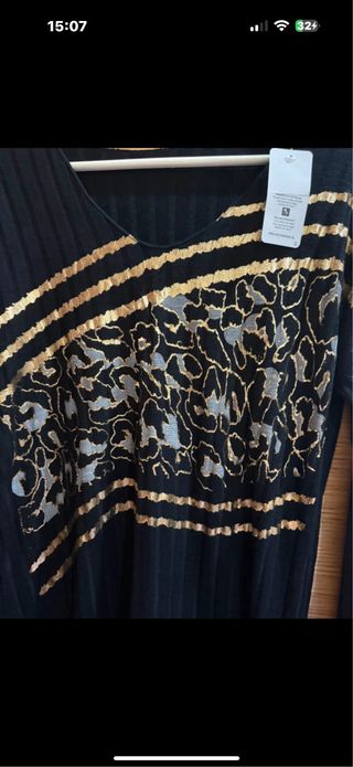 Jersey Negro con Estampado Animal Print Dorado