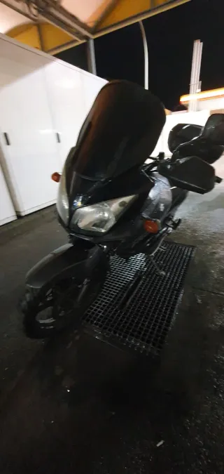 Se vende moto Suzuki V-Strom 650 DL del 2007.