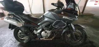 Se vende moto Suzuki V-Strom 650 DL del 2007.