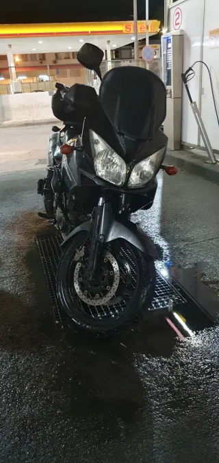 Se vende moto Suzuki V-Strom 650 DL del 2007.