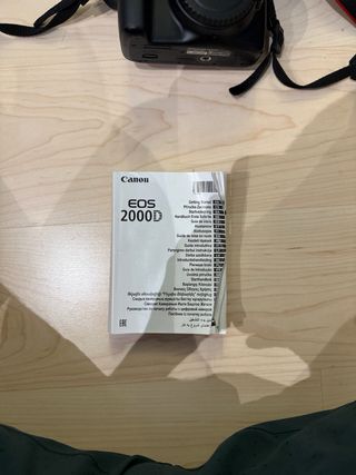 Confezione da 2 fotocamere Canon EOS 2000D e 1100D