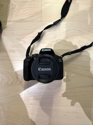 Confezione da 2 fotocamere Canon EOS 2000D e 1100D