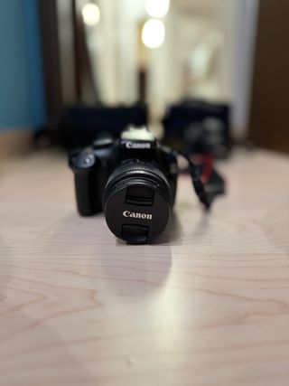 Confezione da 2 fotocamere Canon EOS 2000D e 1100D