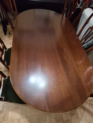 Mesa y Sillas Antiguas