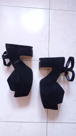 Zapatos de tacón de cuña negros 