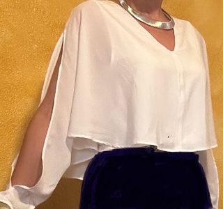 Blusa Zara blanca mangas abiertas capa