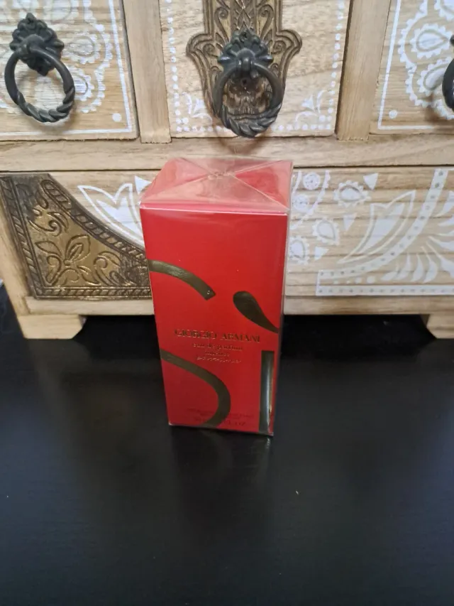 Perfume Giorgio Armani Si Eau de Parfum.