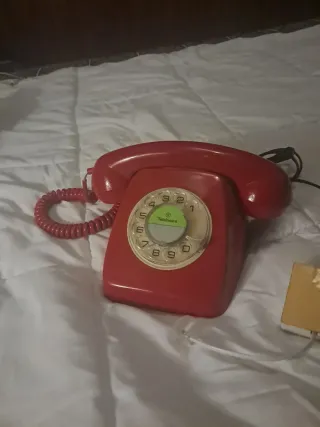 Teléfono antiguo Telefónica rojo
