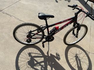Bicicleta Montaña (MTB) Negra y Roja