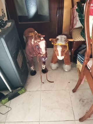Giocattoli per bambini a forma di cavallo