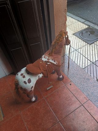Giocattoli per bambini a forma di cavallo