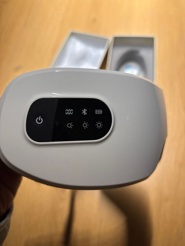 Smart Eye Mask Dorada y Roja