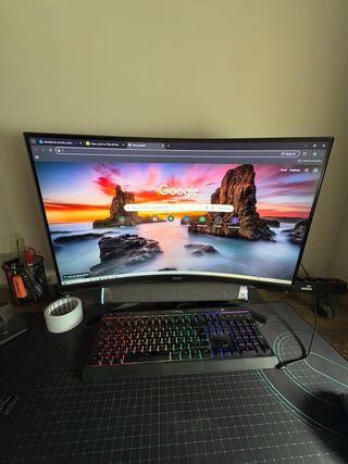 PC gaming + mesa y complementos incluidos