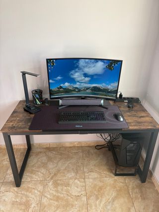 PC gaming + mesa y complementos incluidos