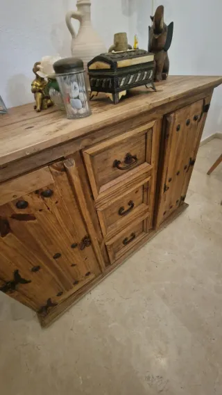 Aparador de madera con cajones