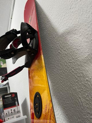 Tabla Snowboard Roja con Fijaciones
