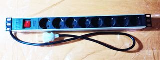 Base Enchufe 2PTT 8 Tomas Interruptor 19" 1U Negro