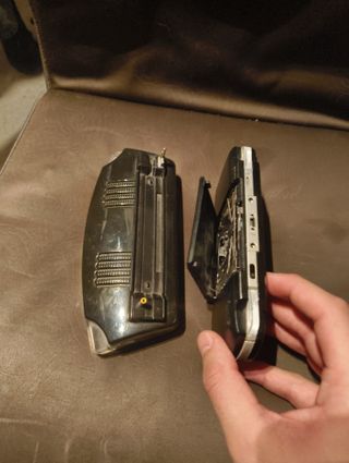 PSP Sony Negra rota con amplificador funcional.