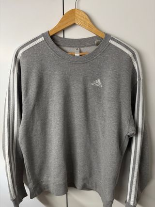 Sudadera Adidas Gris con Rayas Blancas