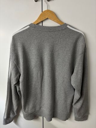 Sudadera Adidas Gris con Rayas Blancas