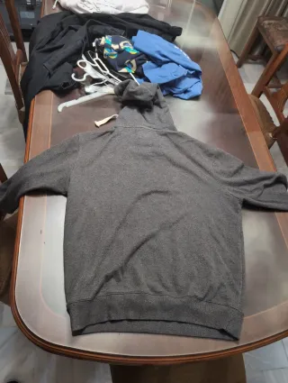 Sudadera deportiva gris