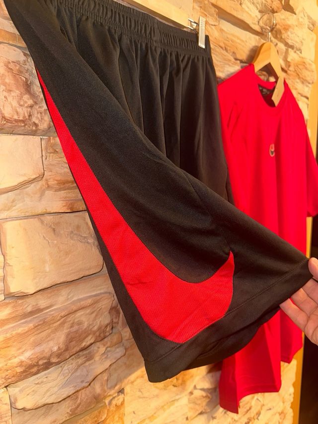 Conjunto Nike Camiseta y Pantalón Corto Rojo/Negro