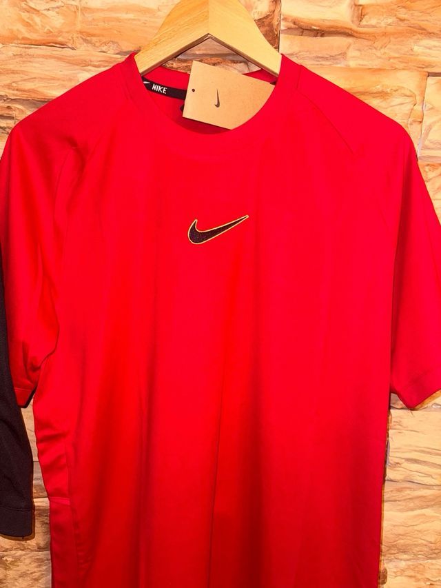 Conjunto Nike Camiseta y Pantalón Corto Rojo/Negro