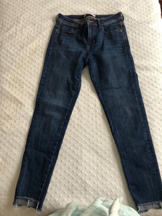 Pantalón pitillo azul