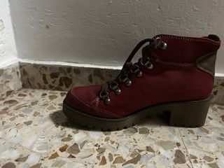 Botas de caña alta color burdeos