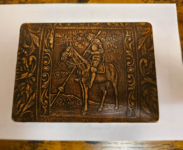 Cajita de cuero repujado de Toledo