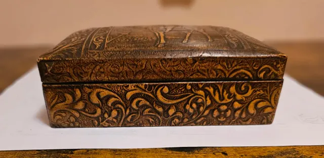 Cajita de cuero repujado de Toledo
