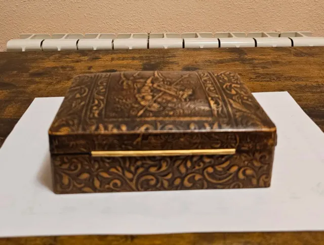 Cajita de cuero repujado de Toledo