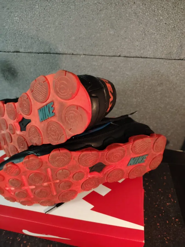 Zapatillas Nike Negras y Naranjas