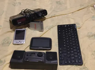 Pacchetto elettronico: radio, GPS, tastiera, cellulare
