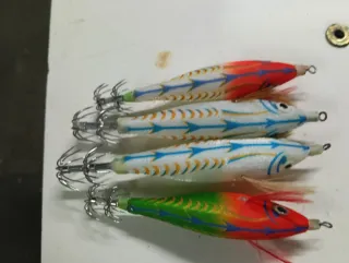Señuelos de pesca para calamar nuevo (4 unidades)