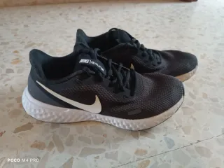 Zapatillas Nike Revolution Mujer Negras Blancas