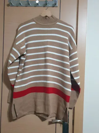 Jersey rayas marrón y rojo cuello alto