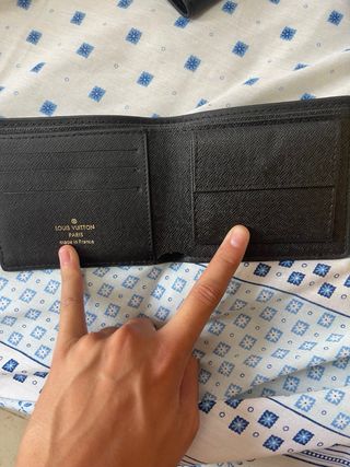 cartera negra moderna 