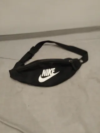 Riñonera Nike Negra