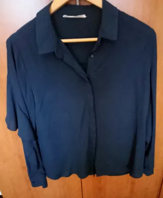 Blusa con volantes azul turquesa 