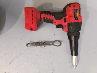 Remachadora para batería milwalker,sin bateria