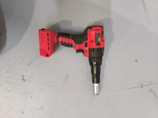 Remachadora para batería milwalker,sin bateria