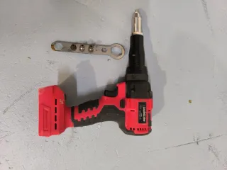 Remachadora para batería milwalker,sin bateria