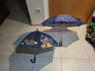 Paraguas infantil azul y blanco