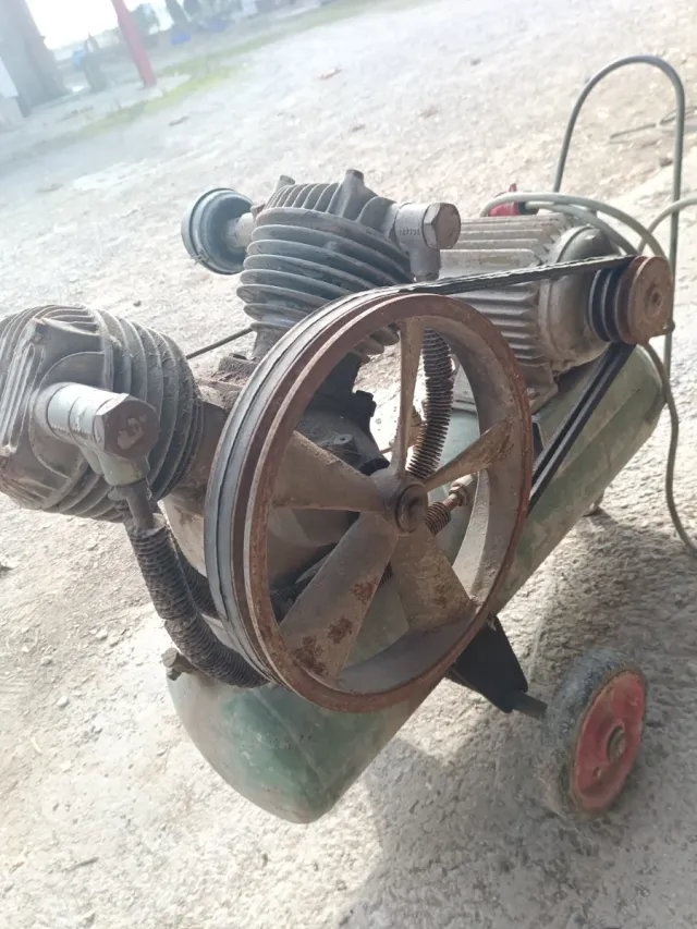 Compresor de aire trifásico