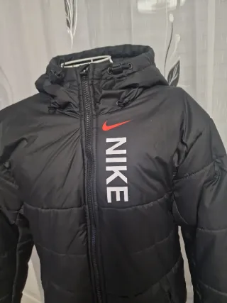 Abrigo Nike Negro con Capucha