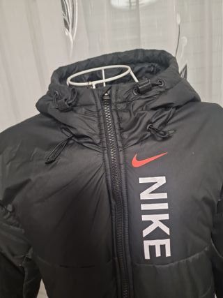 Abrigo Nike Negro con Capucha