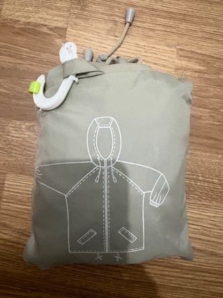 Chubasquero Basic gris