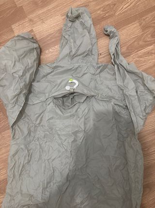 Chubasquero Basic gris